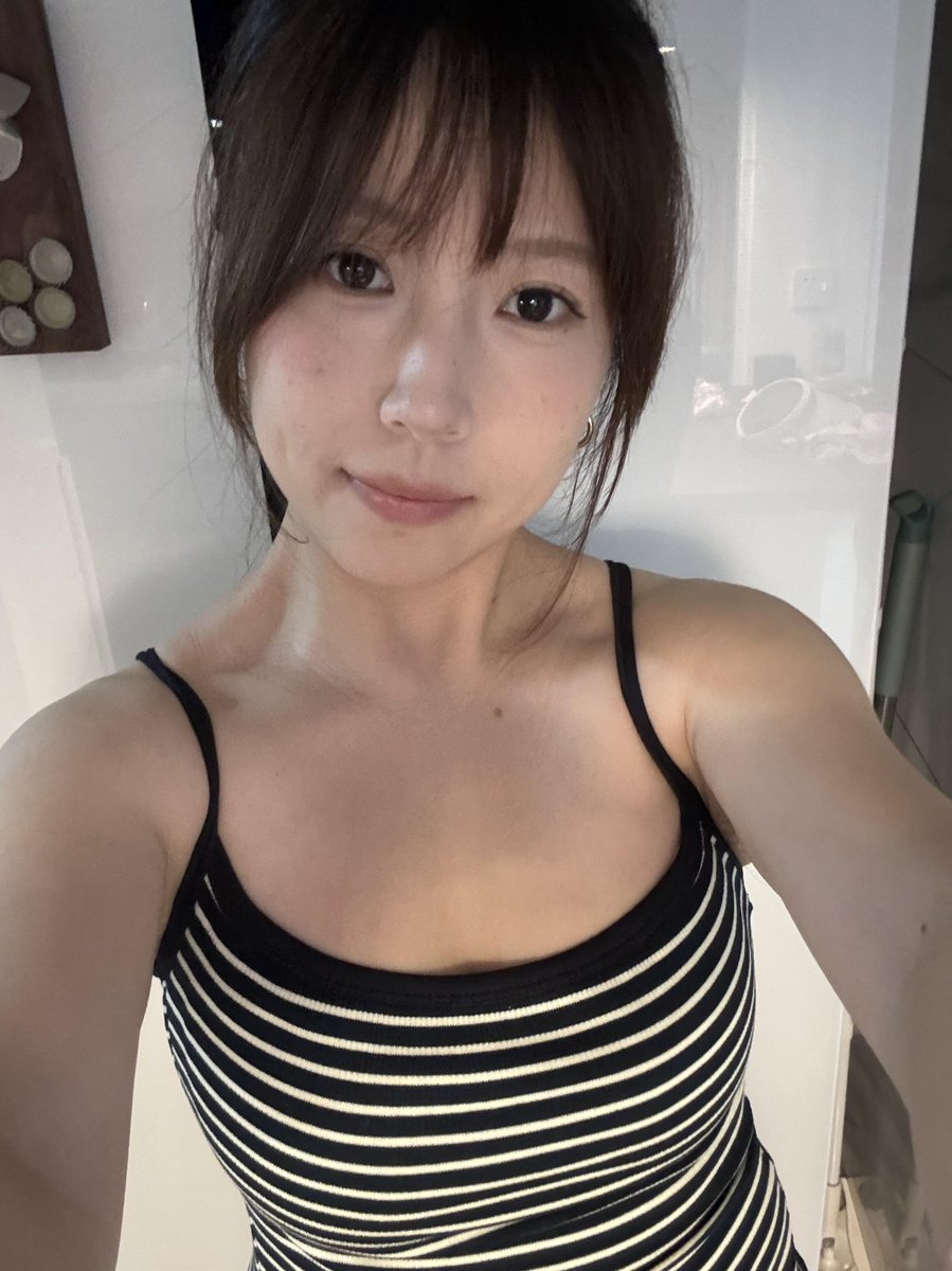 BrendaWillhmid's tweet photo. 90后单身妈妈 第一次在 X 发露脸照片 会有人喜欢吗？ 有刚刚翻墙出来的吗？交个朋友 #妈妈 #体制内 #反差 https://t.co/9kxW9otF64