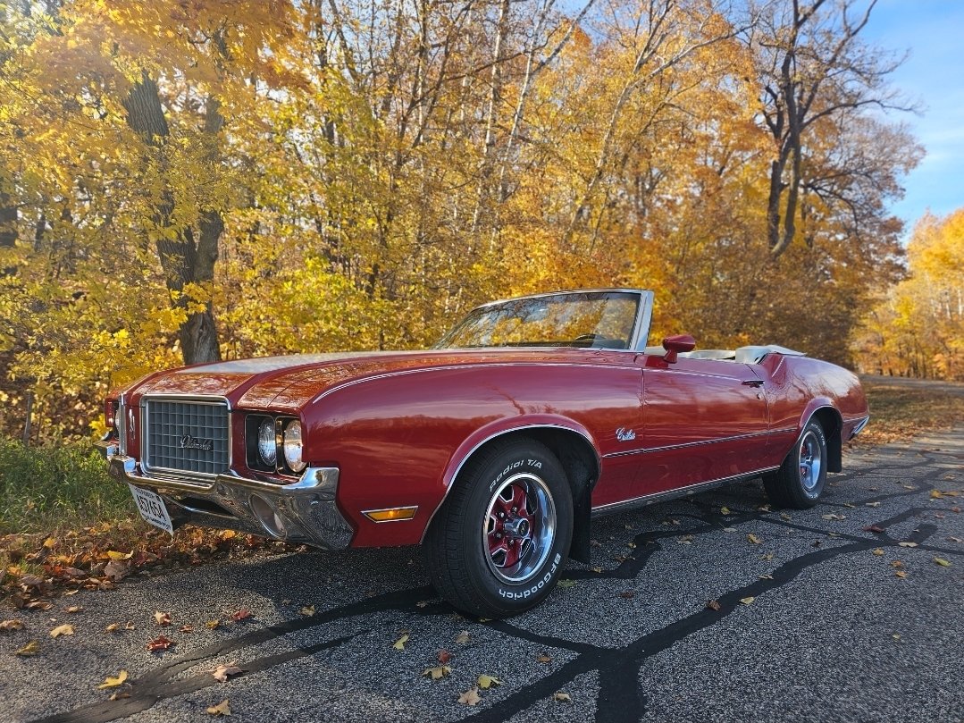 tjclow's tweet photo. @Super70sSports Brother drove a 72, parents had the 77, and now I drive this babe, 1972 Cutlass Supreme convertible. No cassette tho. Gutlasses rule! https://t.co/kxfotd7E6r