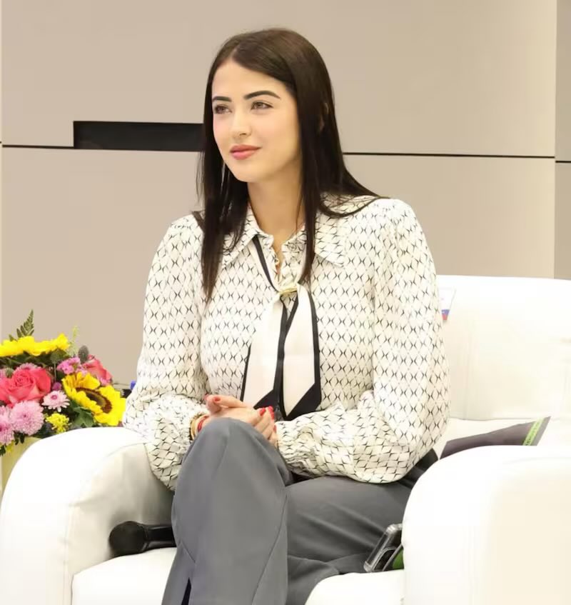 estendenciavzl's tweet photo. "Daniela Cabello" hija de Diosdado Cabello. 

Es tendencia porque está soltera. https://t.co/S5pSZt9gPR