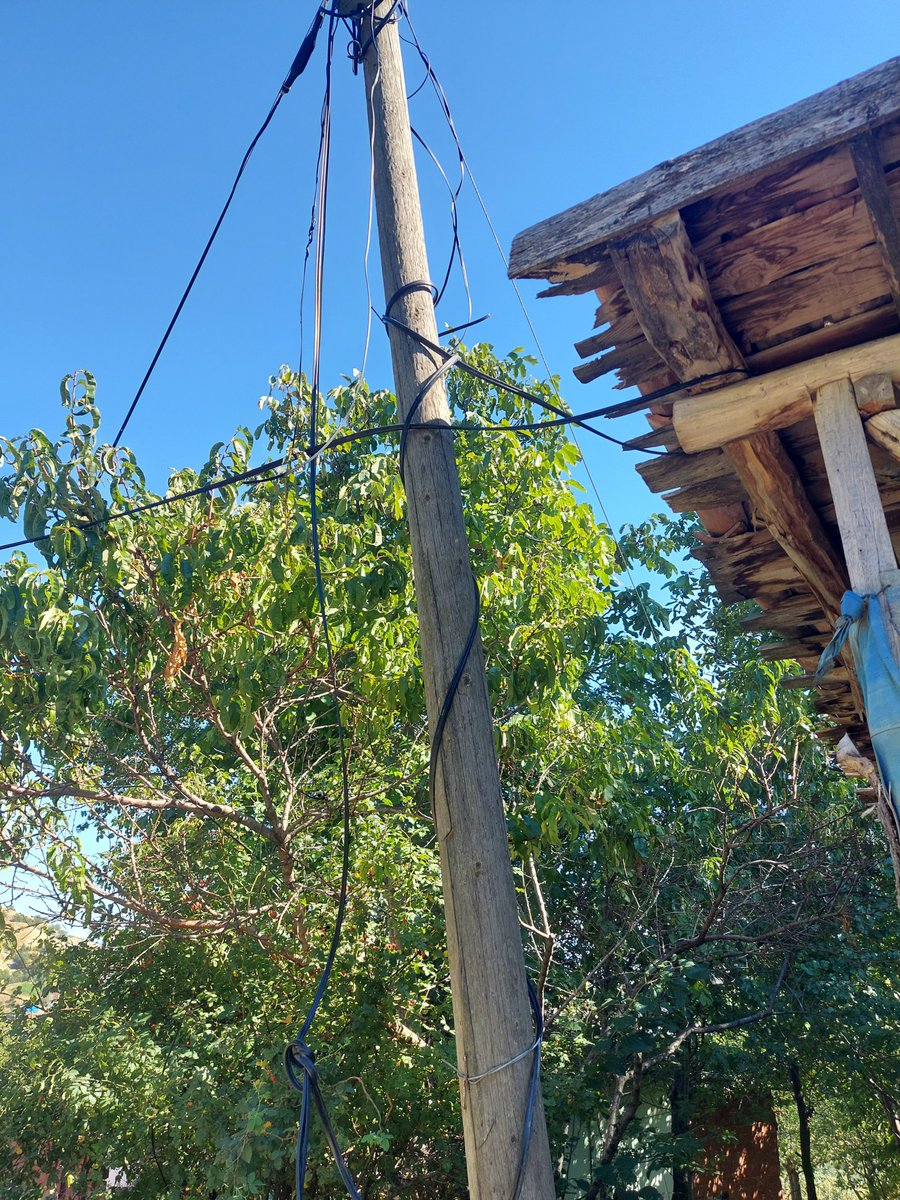 fearless0545's tweet photo. @TurkTelekom @DestekTTNET @ebekirsahin @TTDestek
25. gün ve kopmuş durumdaki kabloyu bağlamaya hâlâ gelmediz.  Kendi imkanlarımla kopmuş olan kabloyu bağladım ve şuan o internetten size yazıyorum. HİZMETLERİNİZ İÇİN TEŞEKKÜRLER. https://t.co/rDfKO2NzqB