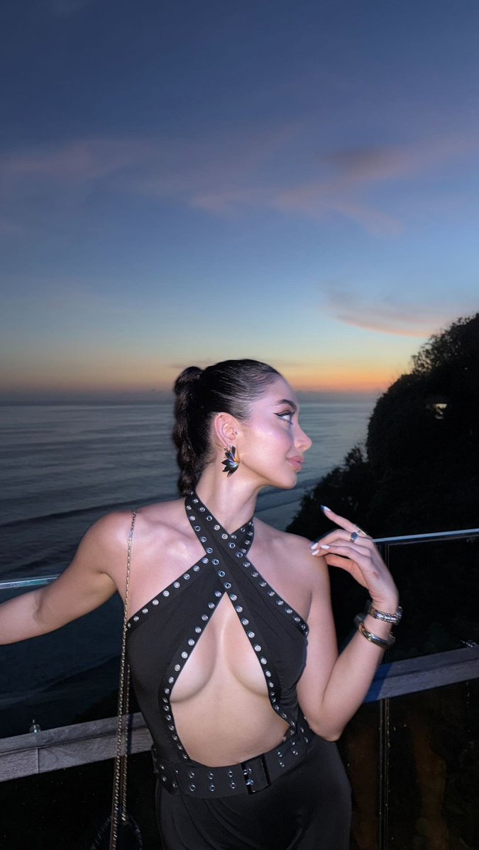 Turkbaddiess's tweet photo. Merve Cin - Atavratmiyav 🔥 https://t.co/ZVsArZ9yq3