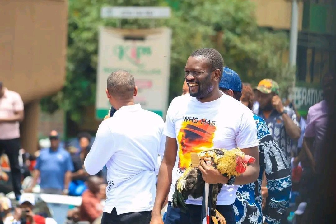 abbiezuena's tweet photo. Na ata iko mtu amekaa tu mahali anadhani sisi tunaendea Deputy president?? 

🤣🤣🤣 
Iko watu wanakuanga na jokes! 

Sisi Ndio SIFUNA! https://t.co/BTMpolFZtJ