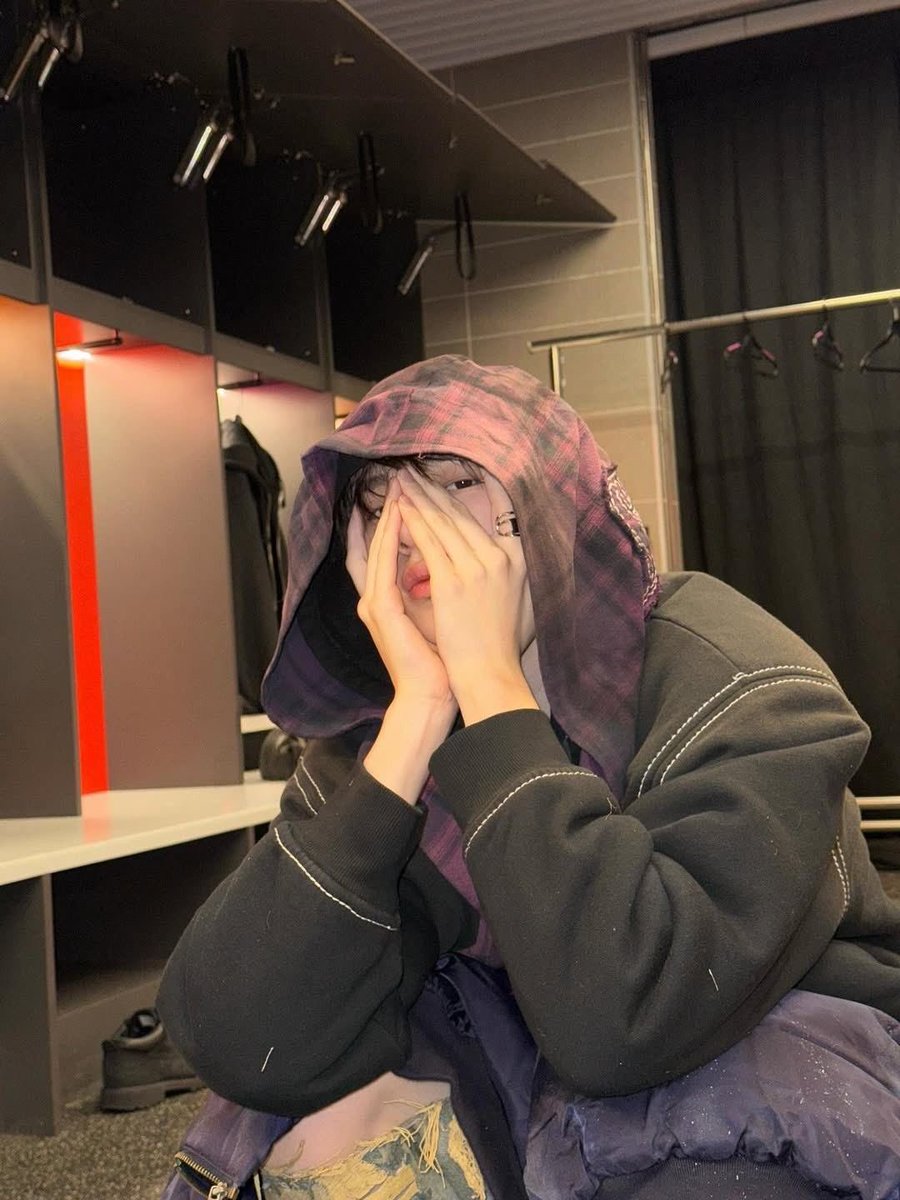 coergold's tweet photo. Having a hood on makes someone 10x more attractive https://t.co/DWt5541oq5