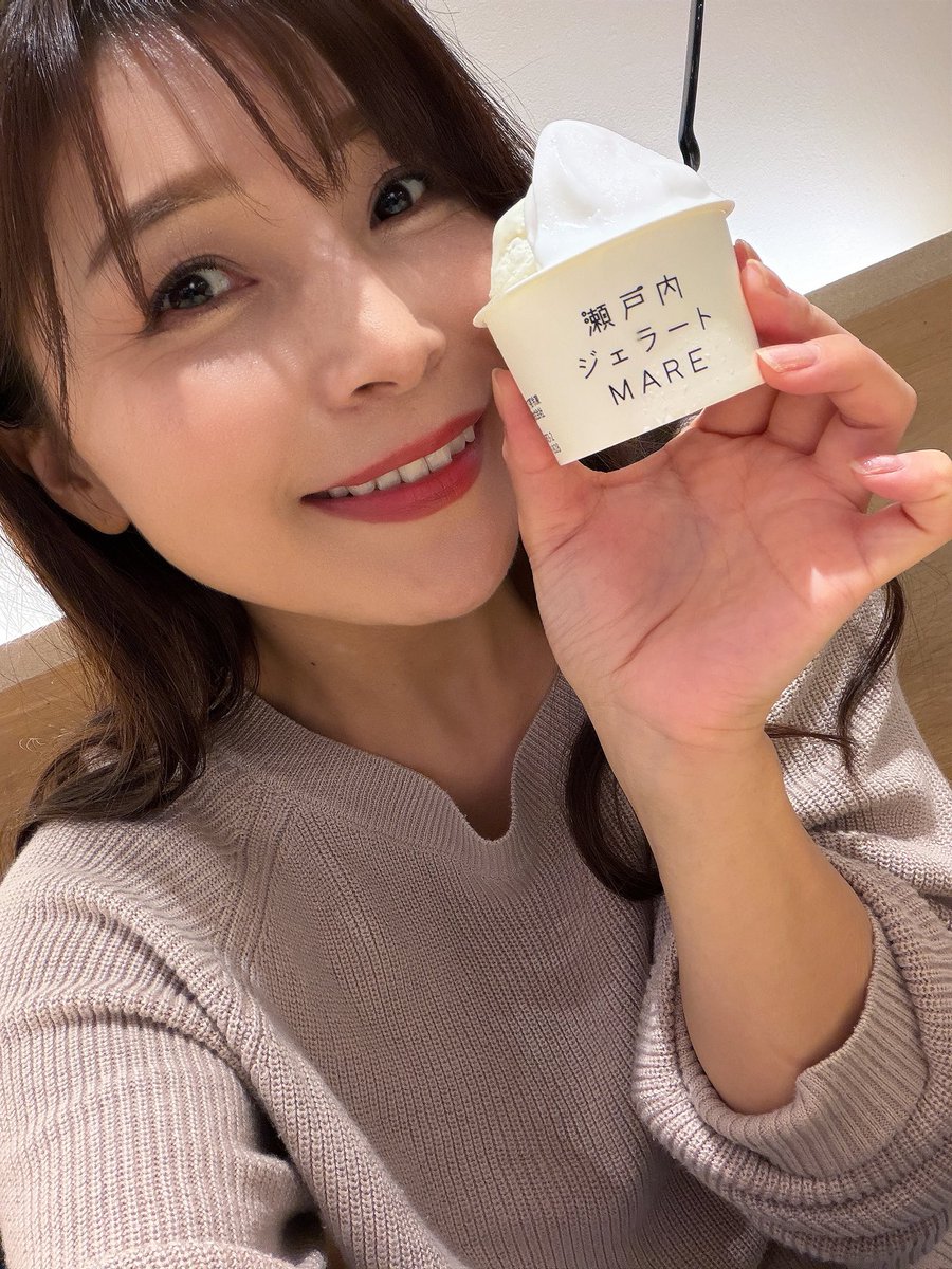 nittaemi85's tweet photo. 瀬戸内レモンと塩アイス🍨
空港のヤドン🩷

最後まで香川を満喫しました！

また来るやぁん？

#ERちょこっと香川旅 https://t.co/P5wfs8L9ZJ