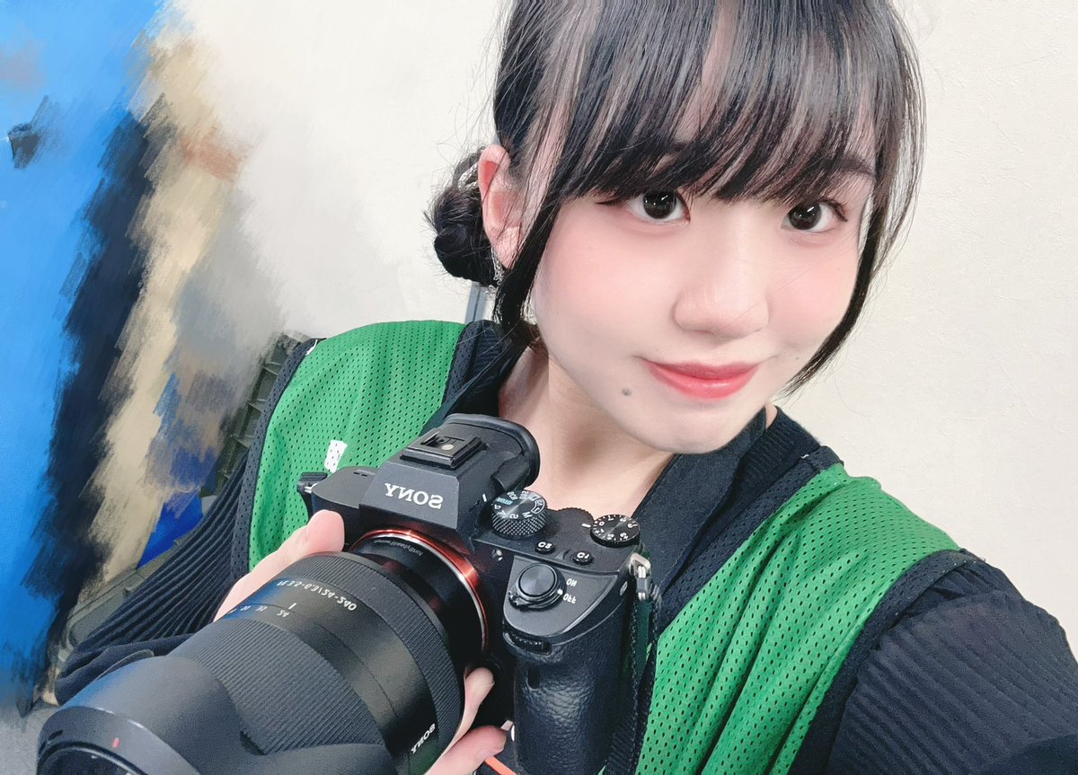 096k_natsuki's tweet photo. 本日ハーフタイムショー中に撮影係をしてました📸
久しぶりに一眼レフ持ったにょーん

バスケの試合も実は初観戦...🏀
とっても楽しかったです！

 #オクロック熊本歌劇団 https://t.co/PZ0dvS1pex