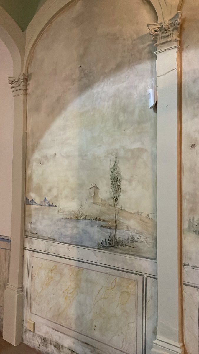 elbauldelapique's tweet photo. Ayer fui a cenar a la casa que tiene en guardia y custodia mi escritorio y ya no existe esa querencia por la belleza absoluta y arrebatadora: cada rincón, cada azulejo, cada lámpara, cada mural, casa peldaño, cada detalle era un obra de arte. https://t.co/NFGmFG9NBD