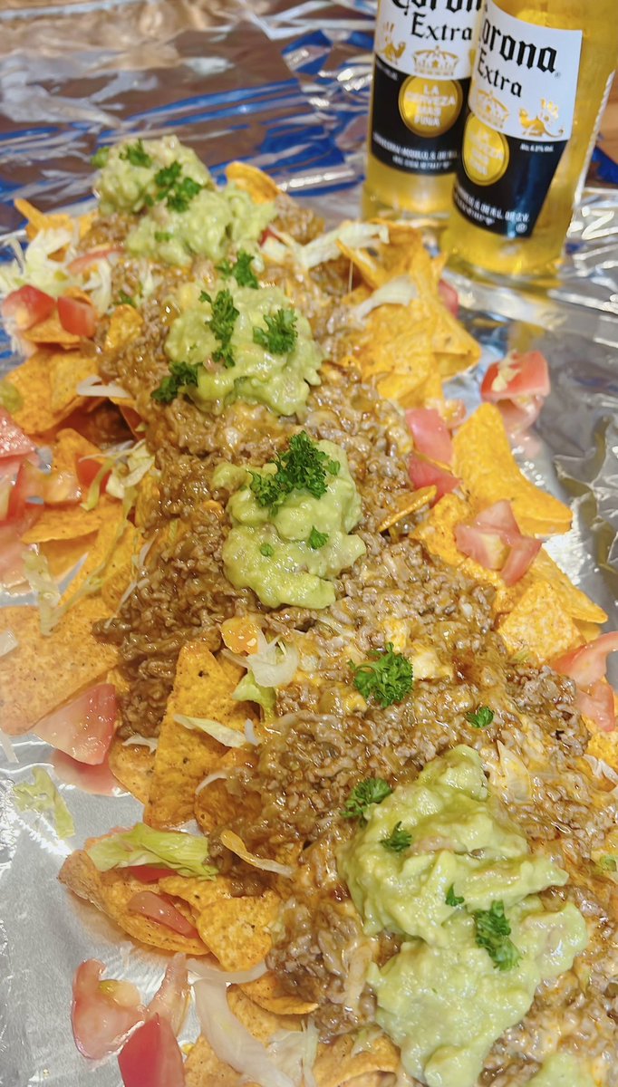 mecherry_live's tweet photo. 今夜はナチョステーブル！
メキシカンパーティー🥑🧀🍅🧅🌿
#晩酌 #メキシカンパーティー https://t.co/bgqxARIiYs