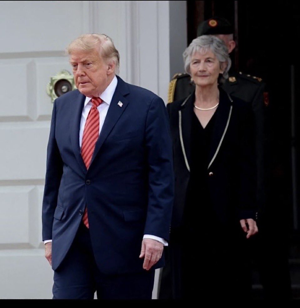 AntiTrumpCanada's tweet photo. What a miserable fat cunt. https://t.co/rf27wXxiWL