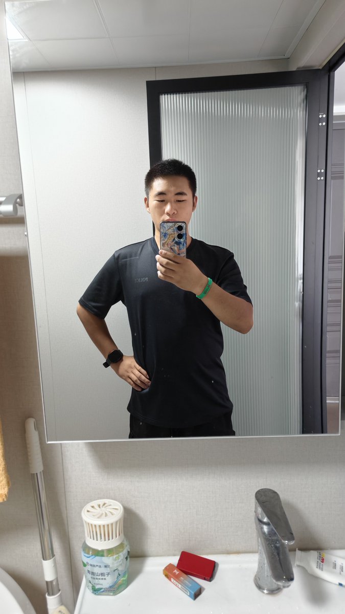 Besuiy's tweet photo. 我的私信不知道为啥一直发不出去，每次点开私信列表总是显示私信加载失败，别人私信能照常发进来，我发不出去😭。所以想给我发消息的话只能在评论区发😭，我也会在各位宝宝的评论区回复的😘 https://t.co/dfl5H1aKIR