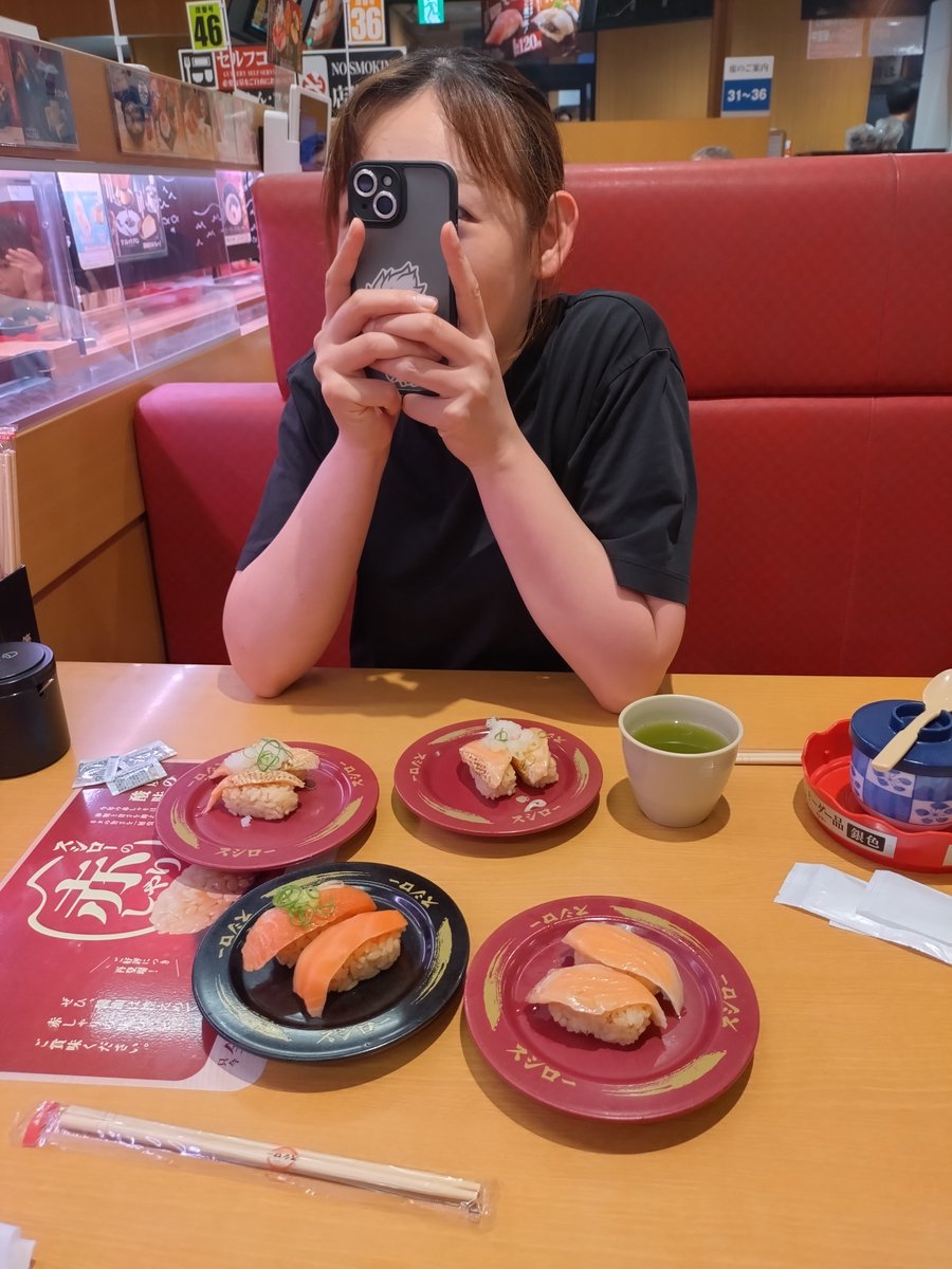 _B_LEACH's tweet photo. 可愛い彼女とスシロー行ってきた😋♡ https://t.co/YW2cWiudZQ