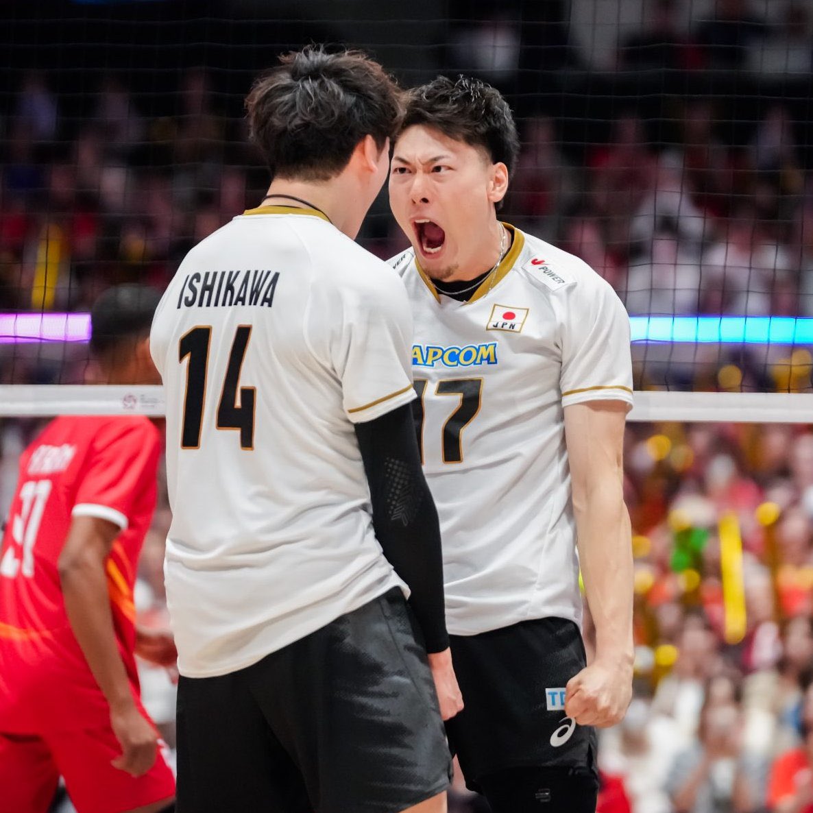 polskaaaaaa_'s tweet photo. 電車で決勝戦見てたんだけど、マッチポイント取った瞬間興奮しすぎて他の乗客にこれやりかけた https://t.co/FyGLOhlGbd