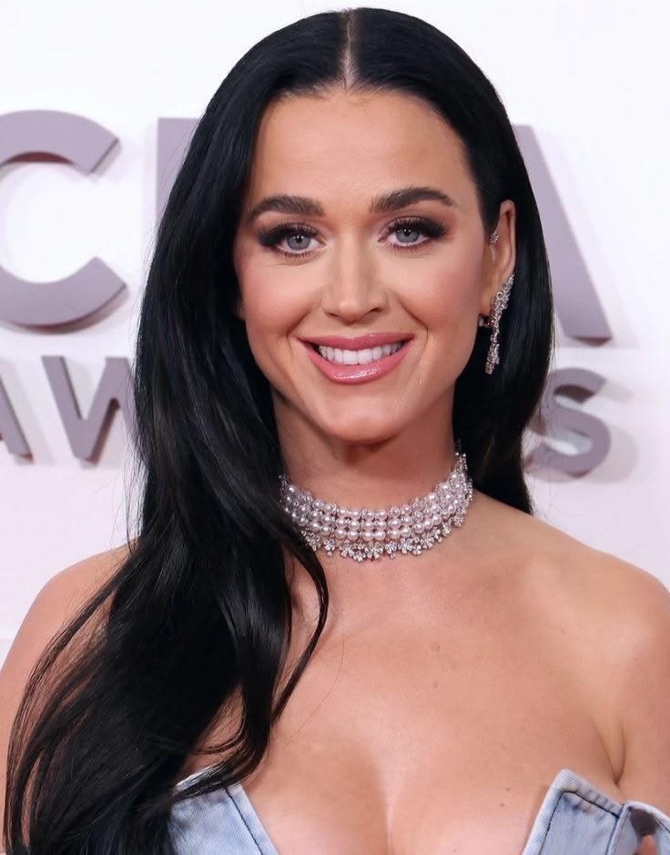 KatyPerryMusic0's tweet photo. When life knocks you down, rest if you must, but remember to rise. https://t.co/RlHXIl74NG