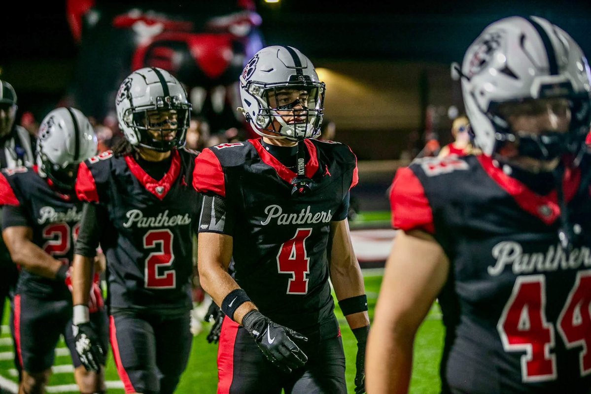 TylerMobbs4's tweet photo. ⚫️ GAME THREE ⚫️
Jackson Co: 20
North Oconee: 14

9 total tackles 
 #HUNT
@JAXCOFOOTBALL @JaxCoRecruitsFB @NEGARecruits @RecruitGeorgia @RecruitNE_GA @PrepRedzoneGA https://t.co/8G9QNUKVJ7