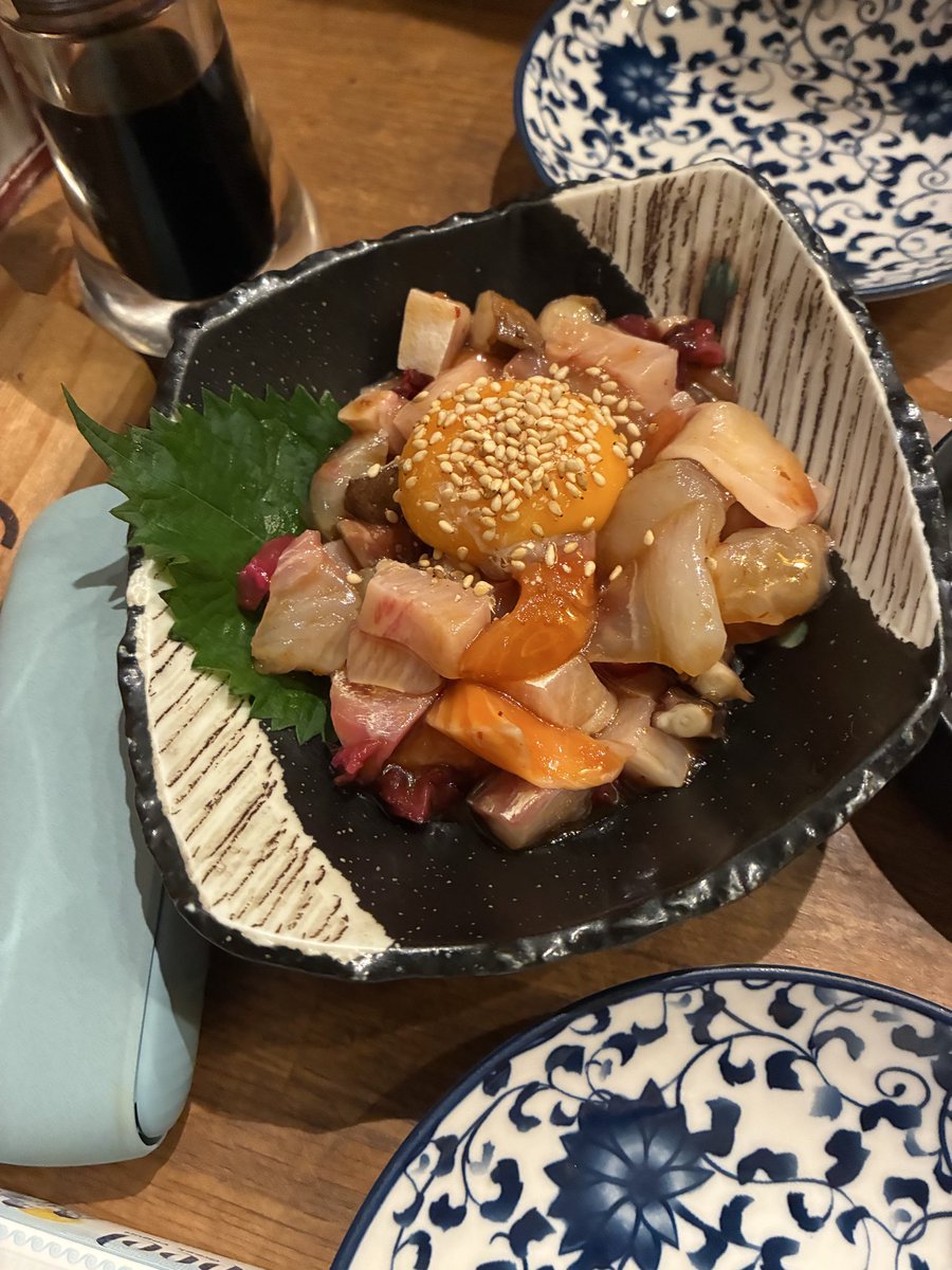 amekonoha's tweet photo. うおざえもんって言う居酒屋で昼から夜まで友達と飲んでました。
写真が乗り切らないから分けてポストします。 https://t.co/NAnb4uG9M2