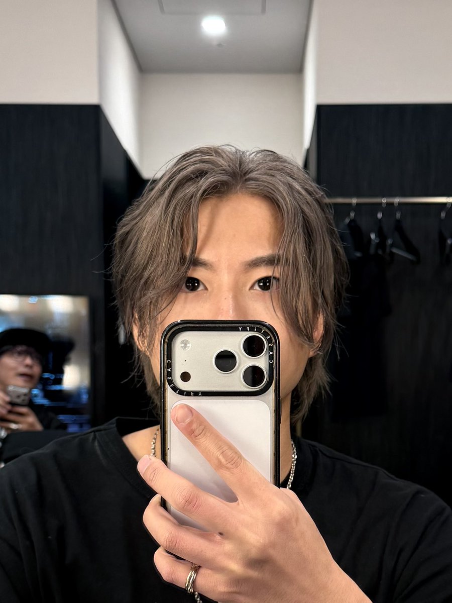 So_Nb_Gt's tweet photo. 久々に不安を切り裂けて満足😡
髪が灰色になったよ https://t.co/OKVpBhpo5v