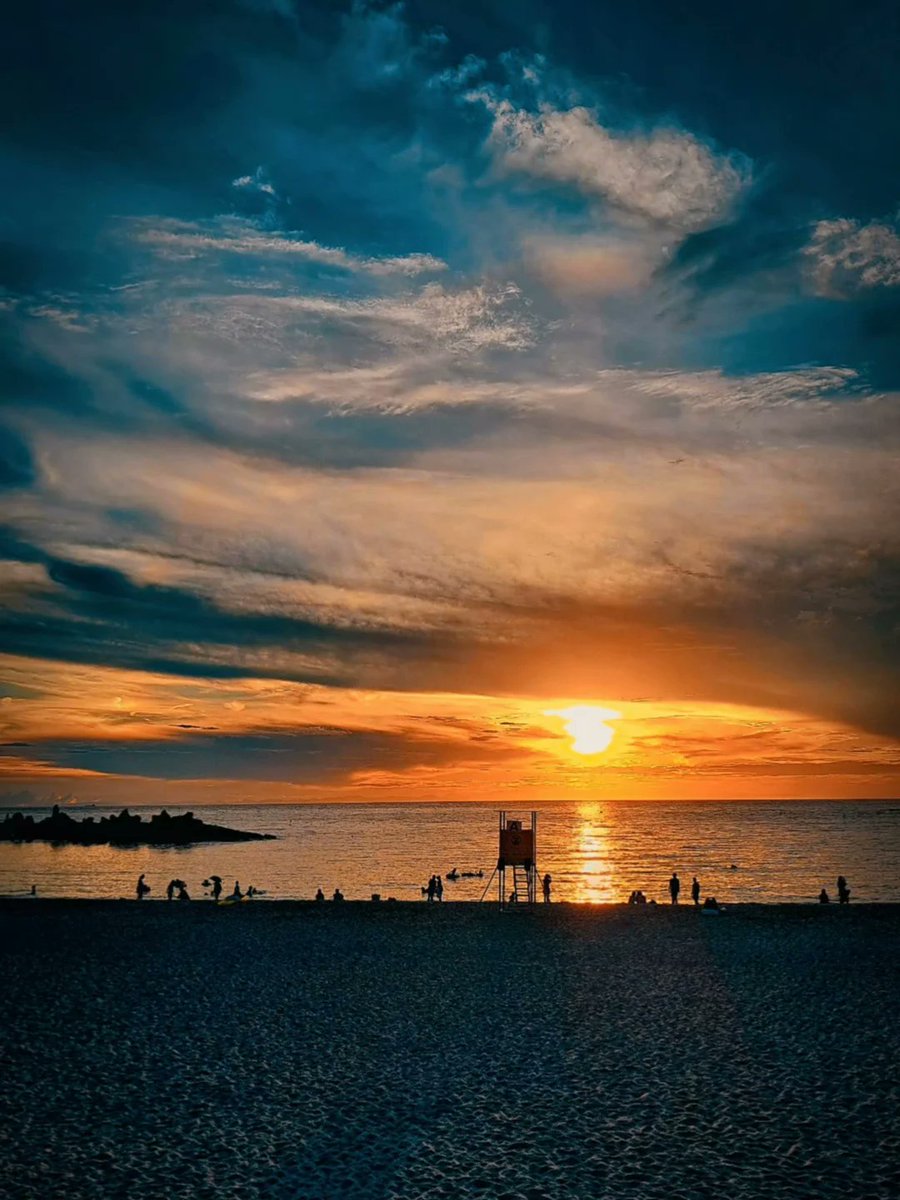BeataBratt3a's tweet photo. Sundown at Shirarahama Beach after a hot August day. At 6:30 PM, the sun sank into the ocean, painting the sky in vivid yellows, oranges, and blues. A magical reminder of Wakayama’s beauty. https://t.co/7MqGM6a9PP