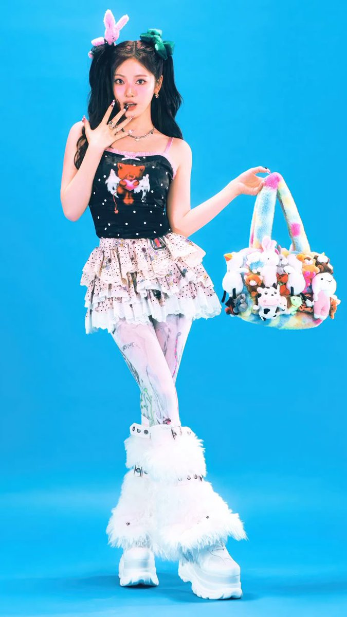 MISSFIT_off's tweet photo. MISSFIT Album 'Aurora' Photo Ver. (3)
Yinghua Photoshoot 

#Debut #fkpop #girlgroup https://t.co/nrSs7SiPO9