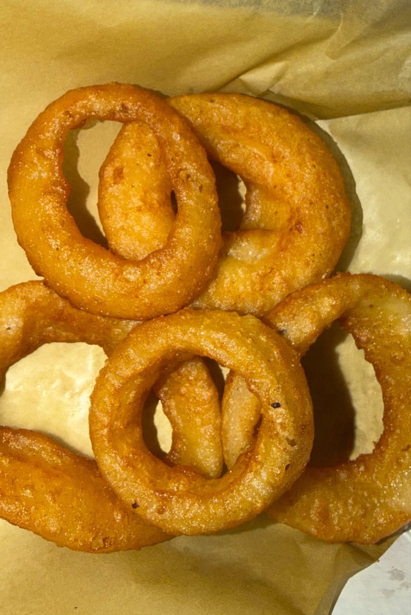 _FoodieX's tweet photo. How often do you eat onion rings? 🧅 https://t.co/nVj8ppymQ5