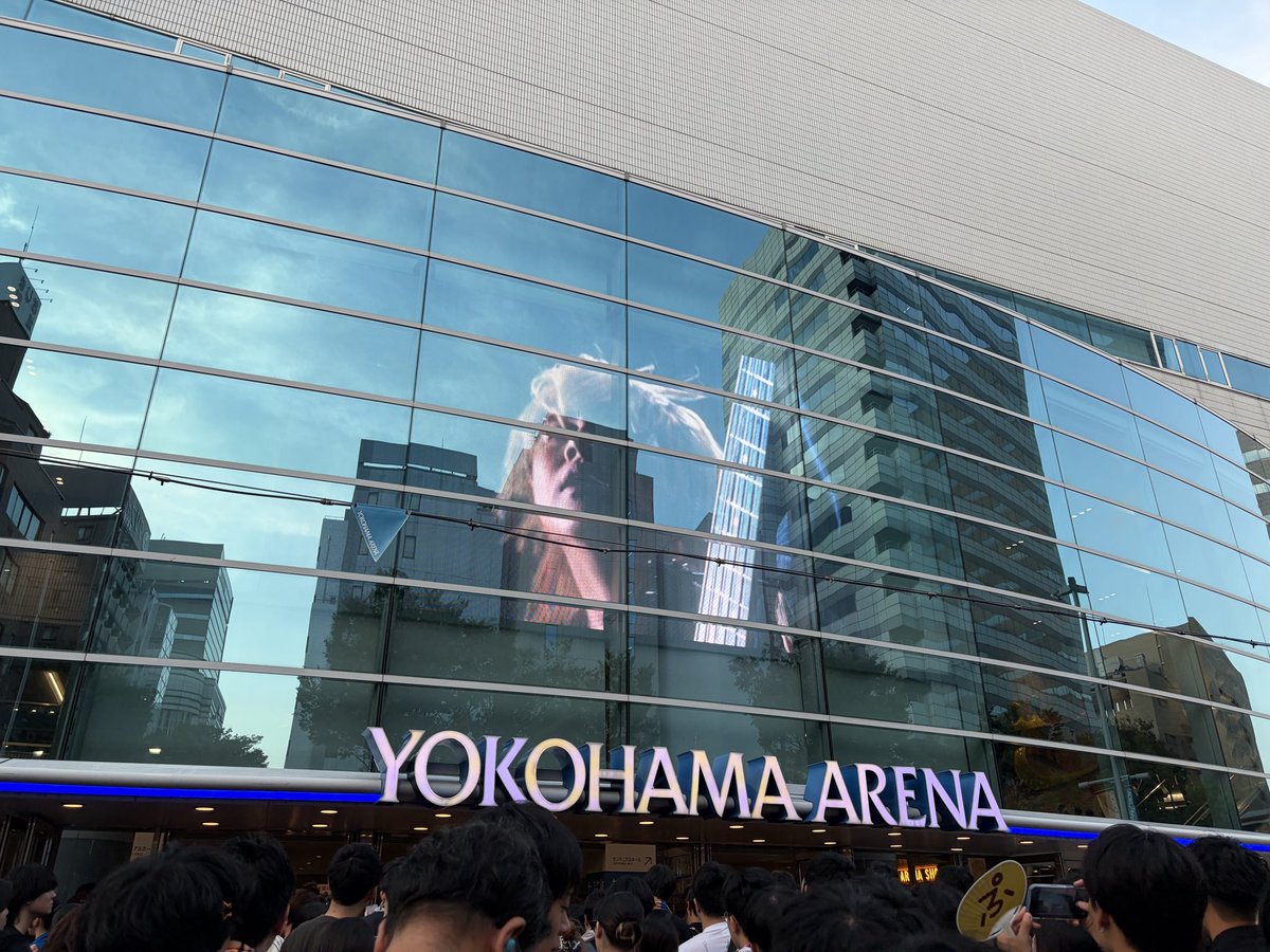 ycher's tweet photo. いろいろあって、Chevon初ライブが横アリワンマンっていう急にディープに入ったわけだけど、めちゃパワフルで良かった！特にベースの音が大好きだった！Chevonは貫禄ある赤ちゃんらしい

#Chevon https://t.co/5TzhAh7Uzw