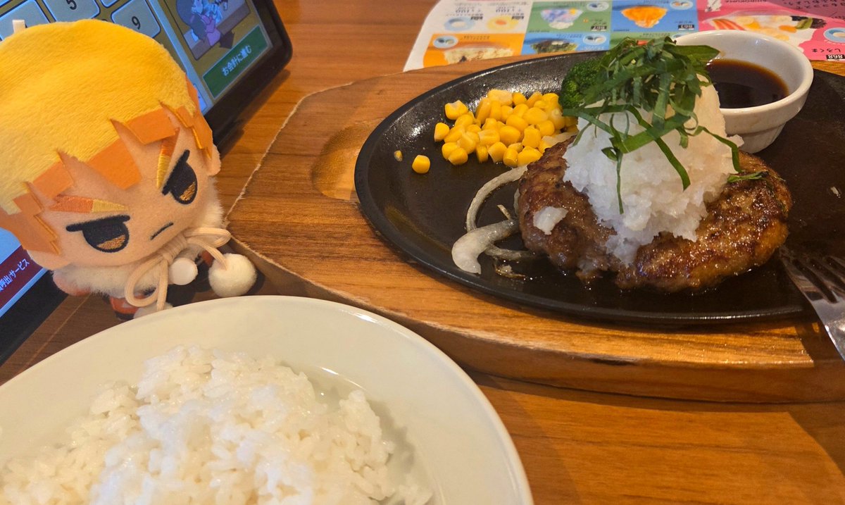 kaparico_enoki's tweet photo. お疲れ様でした会と言う名のカード回収(笑)売り子さんの推しをピンポイントで引きました！ https://t.co/jsxYVtrIHU