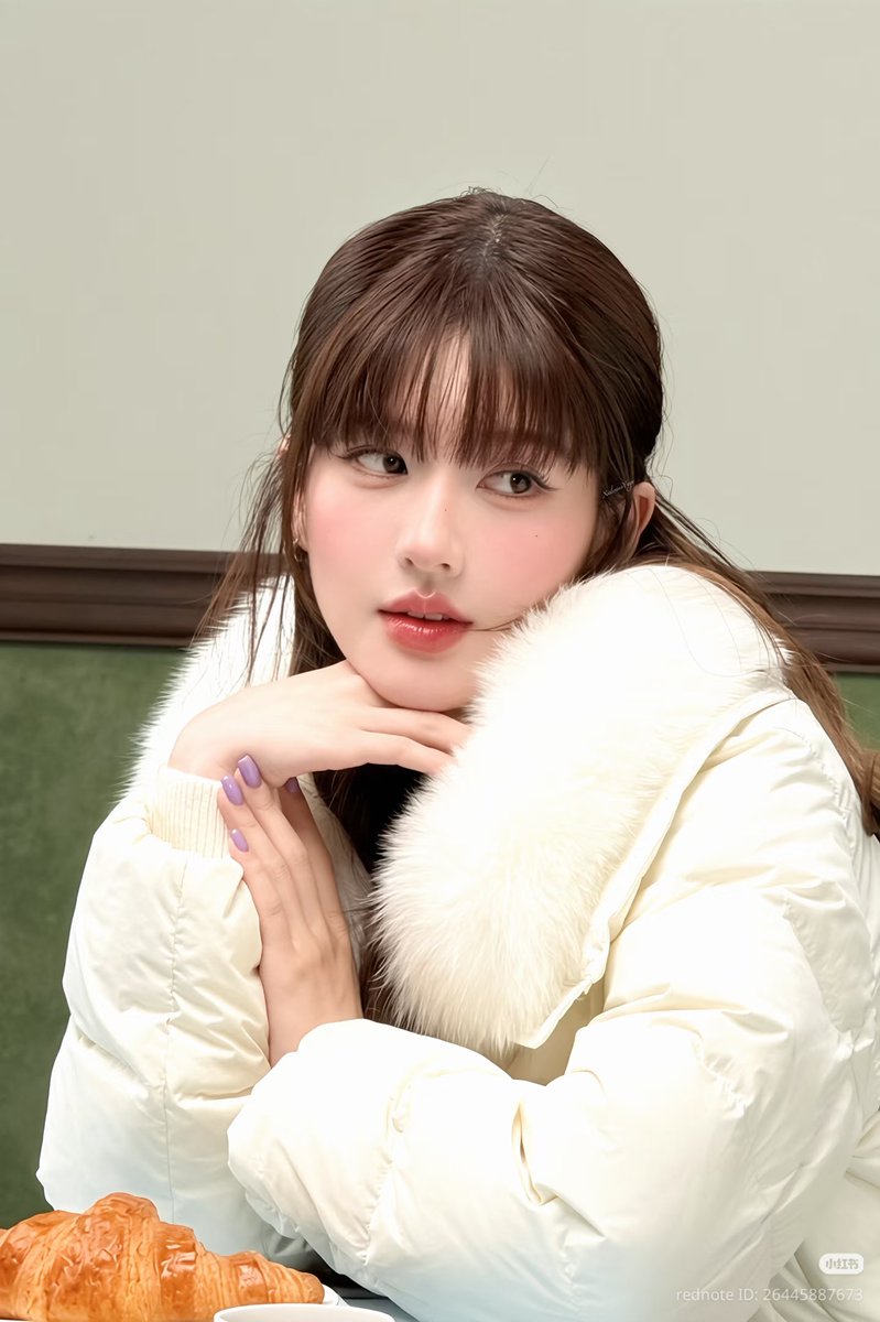 TetSolo1230's tweet photo. What an interesting  girl https://t.co/nPBXy4UjmH