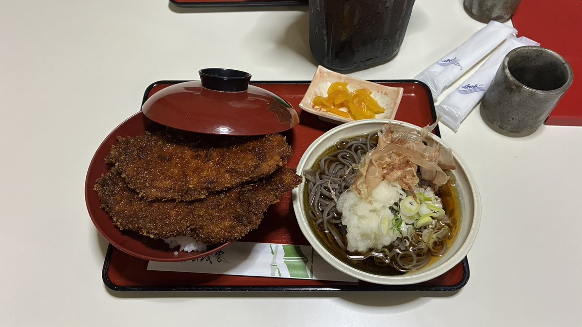 Azukiarai19's tweet photo. 十阡萬でソースカツ丼とおろしそば食って帰る
福井で楽しんでました https://t.co/POaG9vAOFH