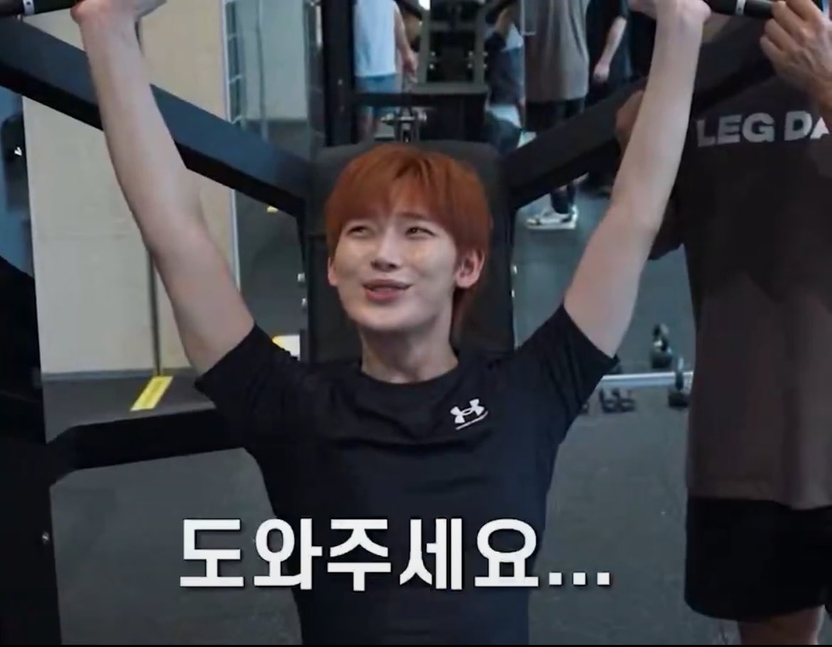 littlelovesunoo's tweet photo. 🦊 Hi
🦊 I slept really well today haha
🦊 Ah, you saw me working out? Hahaha
🦊 I haven't been exercising these days, haha
🦊 I was sore for three days after working out that time
🦊 When I go back to Korea, I should exercise, haha
🦊 Ah, seriously, I pushed myself way too hard https://t.co/fxeHA5jW4p