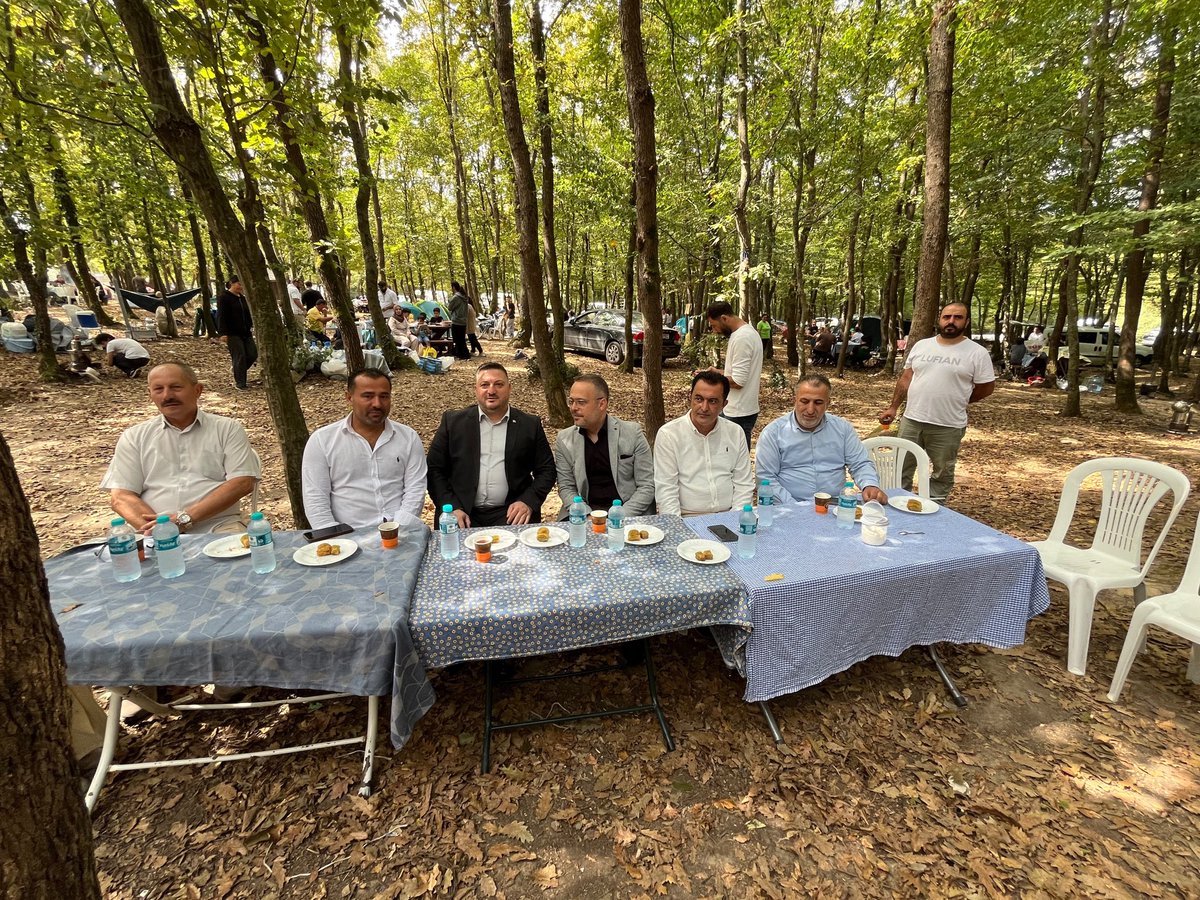 FeyzullahTORLAK's tweet photo. Yiğidolar Diyarı Sivas’ın kıymetli hemşehrileriyle gönül bağımızı güçlendirdik. 🇹🇷

Çekmeköy İlçe Başkanımız @fatihsirmaci ile birlikte Sivas Yıldızeli Yusufoğlan Köyü Derneğinin düzenlemiş olduğu piknik programına katılım sağladık.

Dernek Başkanımız Rıza Kaya ve yönetimine başarılar diliyorum. Birlik ve beraberliğimiz daim olsun.

@abdullahozdemir 
@rabiyakazak 
@DegemDeniz 
@ak_sancaktepe