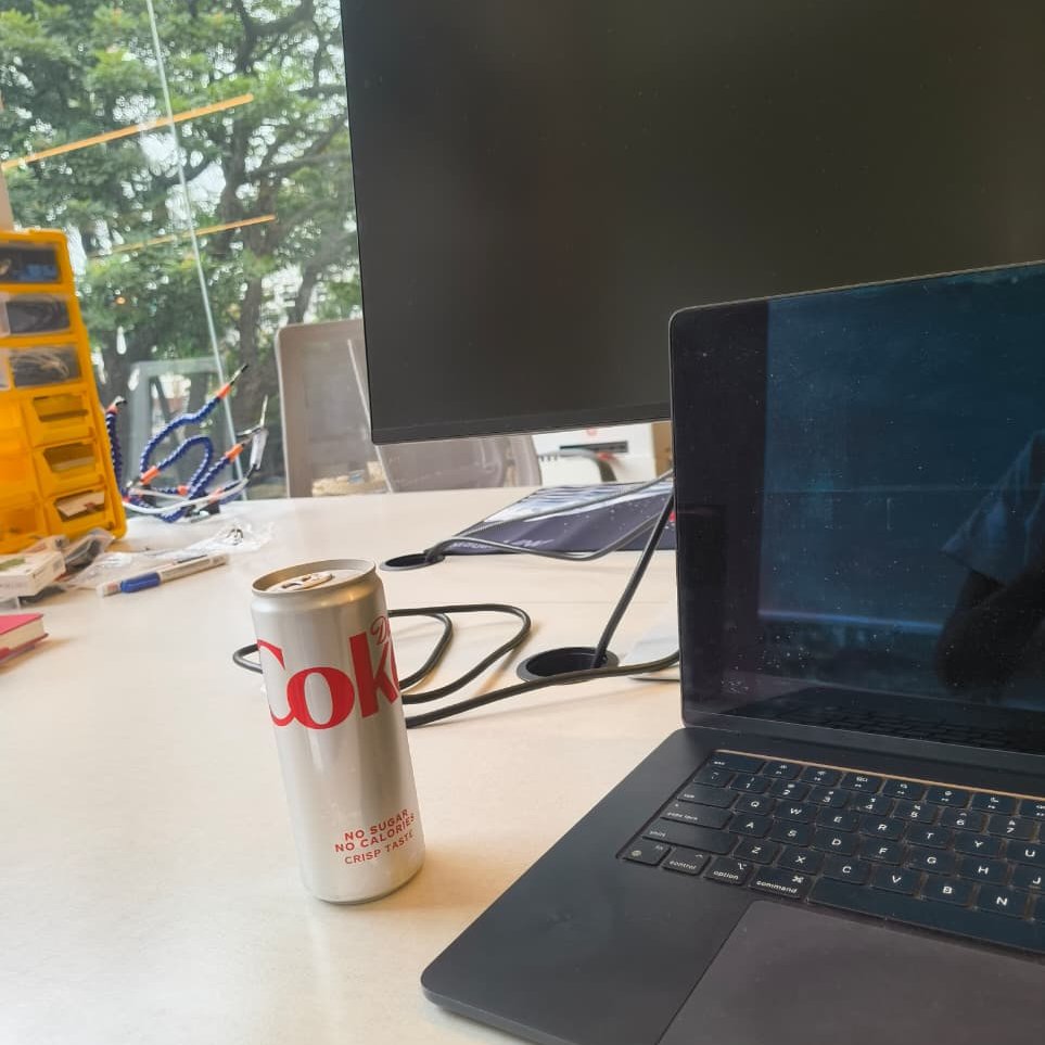 PrinceYa01's tweet photo. Hey @X,

Connect me with people into iOS, AI, ML, product engineering &amp; open source.

I build apps, solve LeetCode, contribute to OSS…
 just haven’t unlocked the “get hired” achievement yet. 💀 https://t.co/yVVu2i6guR