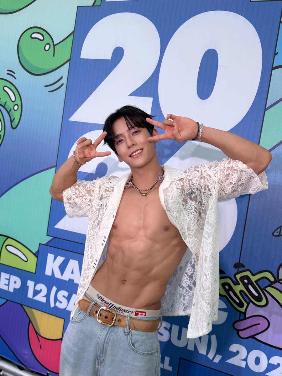 BTOBCOMPANY's tweet photo. [📂]

📂 B:CHIVE
└📁#WATERBOMB KAOHSIUNG 2026

오늘 가오슝에서 제일 뜨거웠던 것🔥💦
워터밤? 아니고 민혁이.

#비투비 #BTOB
#이민혁 #LEEMINHYUK
#허타 #HUTA
@btob2mh https://t.co/Ed2nUyC1jI