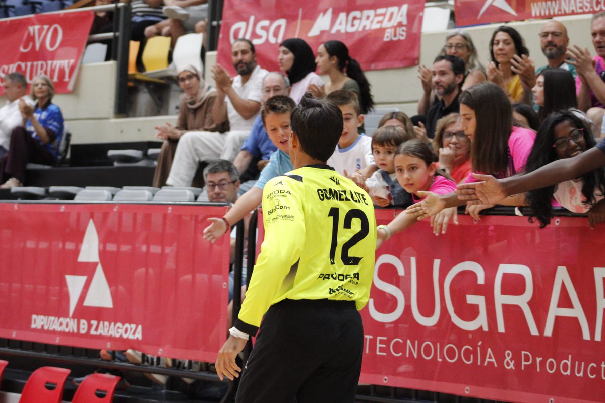 ZaragozaBM's tweet photo. 📸 Os dejamos algunas imágenes de la primera jornada.
🤘¡Gracias afición!
#contazara #dhpm #zaragoza https://t.co/VpSlk2X1uD