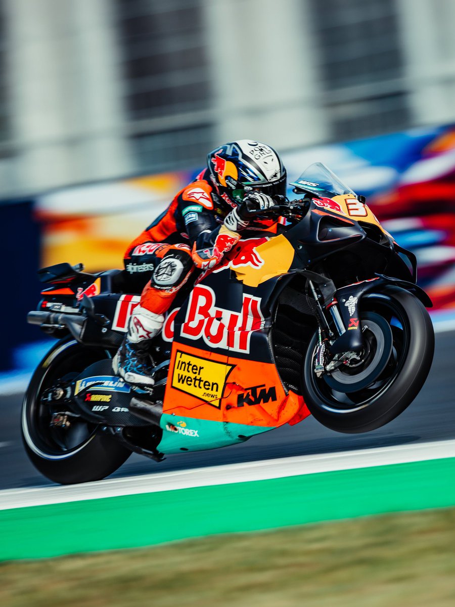 mlito13's tweet photo. ✅ #SanMarinoGP 🇸🇲
#MotoGP RACE @circuitomisano : 🏁
1️⃣ @marcmarquez93 #MM93 🇪🇸 🏆
2️⃣ @alexmarquez73 #AM73 🇪🇸
3️⃣ @37_pedroacosta #PA37 🇪🇸
#MisanoGP
🔜 #AustrianGP 🇦🇹 https://t.co/0XfJHDcRyn