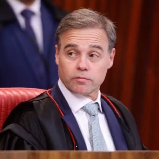 NewsLiberdade's tweet photo. 🚨VEJA - Sessão para abrir investigação contra Moraes promete ser um dos maiores vexames da história do STF https://t.co/jw5MwPMC22