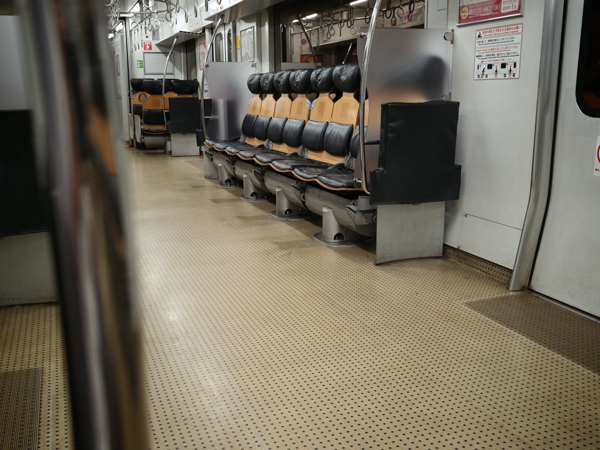 zvolca's tweet photo. 16:00から電車に乗り続け貸切状態であと１時間のどこまで辿り着く。週末にやっと会えるね新幹線 https://t.co/SJrtTONzBc