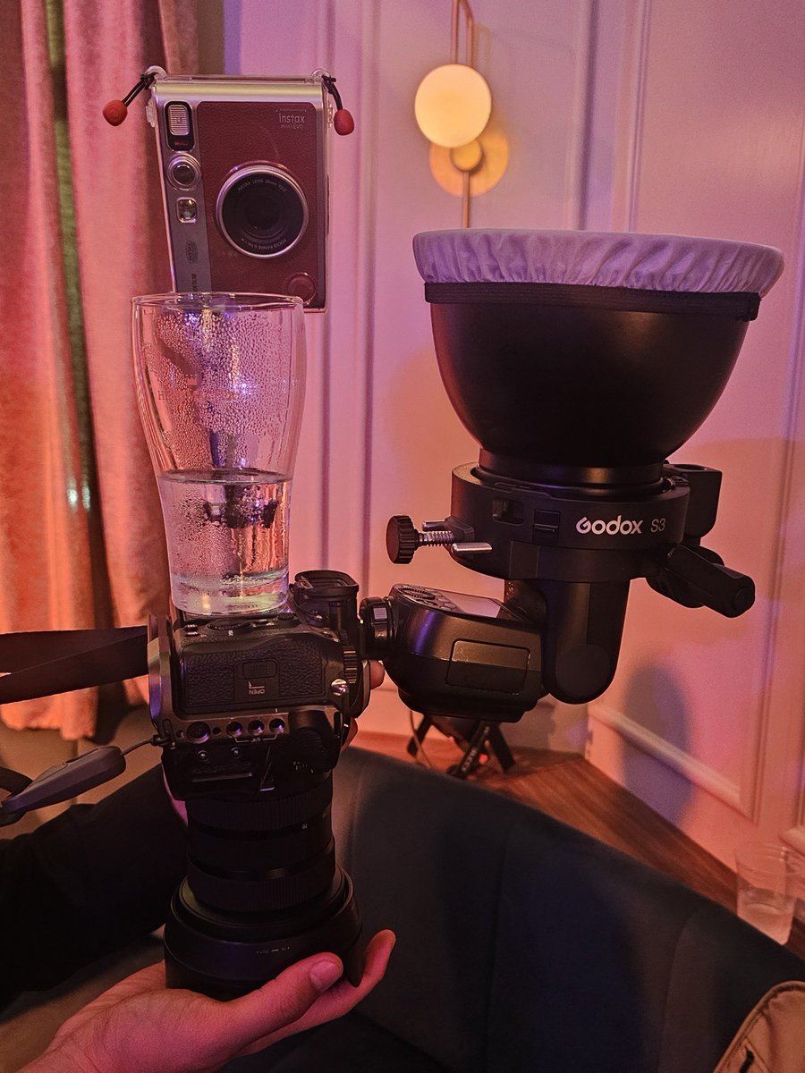 Pran_atelier's tweet photo. I love my cursed photography setups https://t.co/XWpPpdu0ss