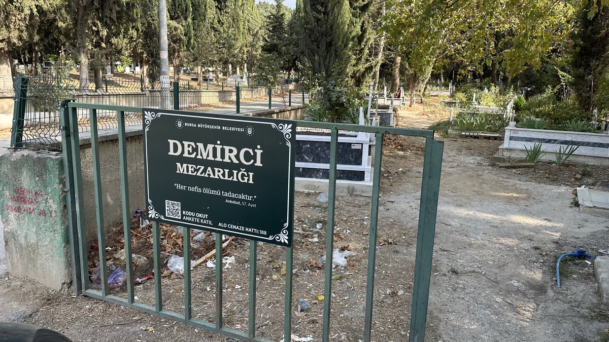 doguscb's tweet photo. @BBBDestek 

Merhaba,
Demirci Mezarlığı - Nilüfer’in hali çok kötü, maalesef çöp dolu. 

Burayı bir ekip temizleyemez mi? https://t.co/ifQepPGewM
