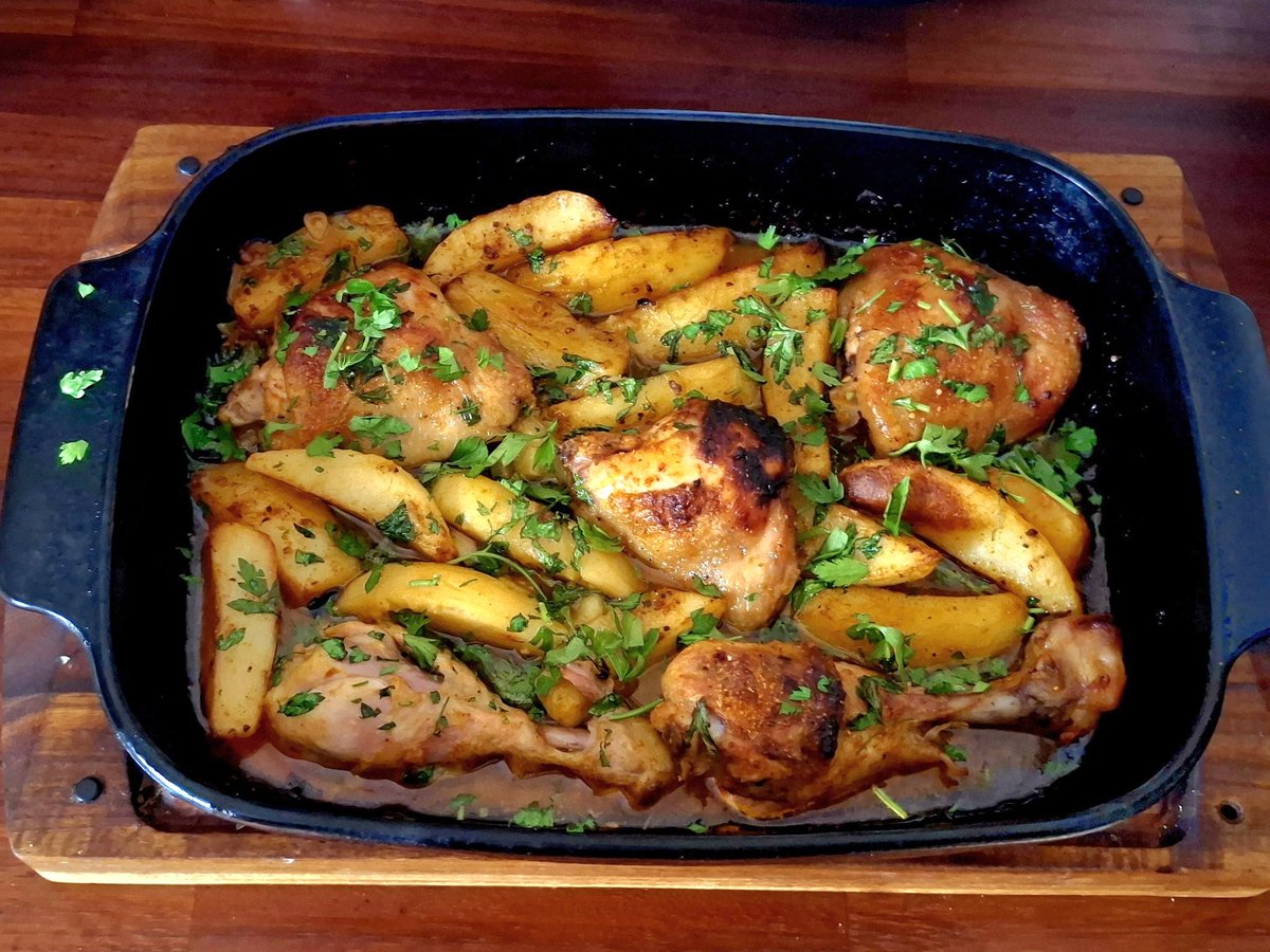 aldi_bourdain's tweet photo. My version of Greek lemon chicken, tasty. https://t.co/aZJOSFRnjV
