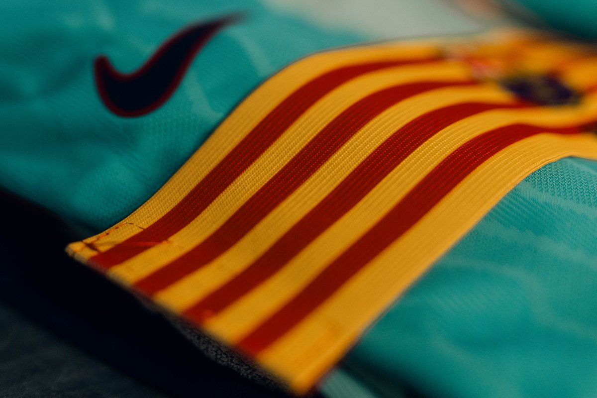 FCBarcelona_cat's tweet photo. Sempre amb la Senyera 💛❤️ https://t.co/fhE34ZpaC3