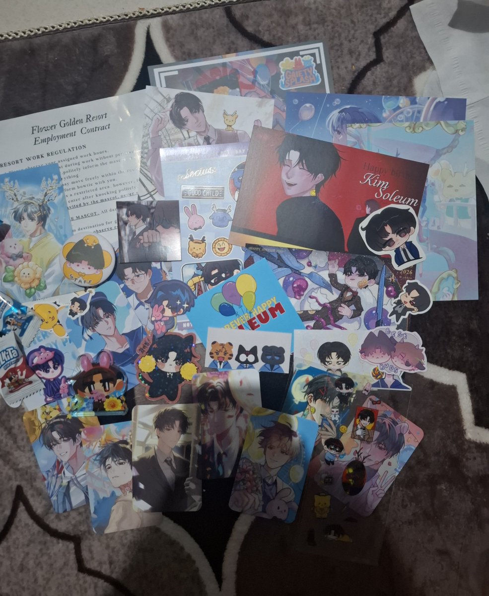 morningsizzles's tweet photo. had sm fun at @GSGWEventsINA 

some haul from today, thank you all for the freebies! so sorry I cant take nicer photos https://t.co/o39wOx13em