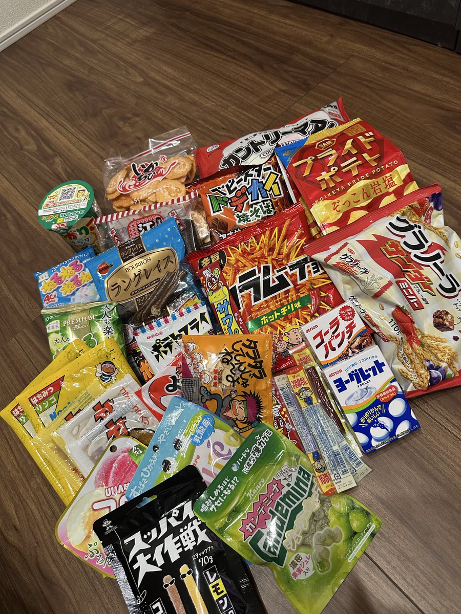 NEOneo0220's tweet photo. お菓子食べたいと思って買って来たら
買いすぎちゃね？って言われたw https://t.co/b1EEUGuvC3