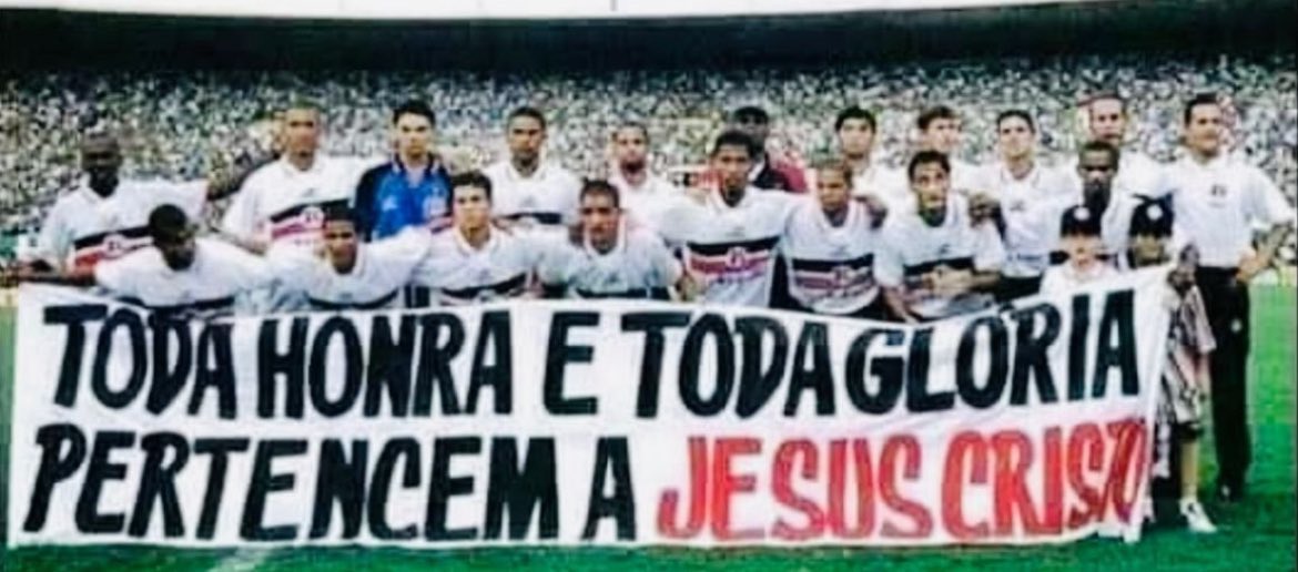 MaurcioFlornci4's tweet photo. Eu tenho 39 anos, muitos deles acompanhando de perto o @SantaCruzFC, jamais vi acontecer o que houve em 2025 e esse ano, além da competência que algumas vezes nem apareceu, tem um vento bom soprando pelas bandas do Arruda. 

Tudo dá certo, se cavar um poço encontra petróleo. 

OBRIGADO SENHOR 🙏🏼