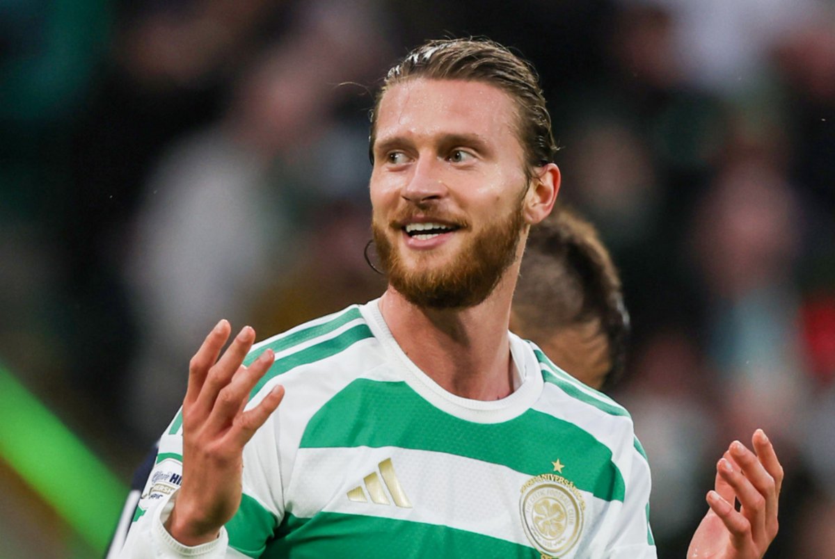 Rfc1872I's tweet photo. @CelticFC 0 duels won
0 shots
0 goals
0 clue https://t.co/Y6IPEid5Tg