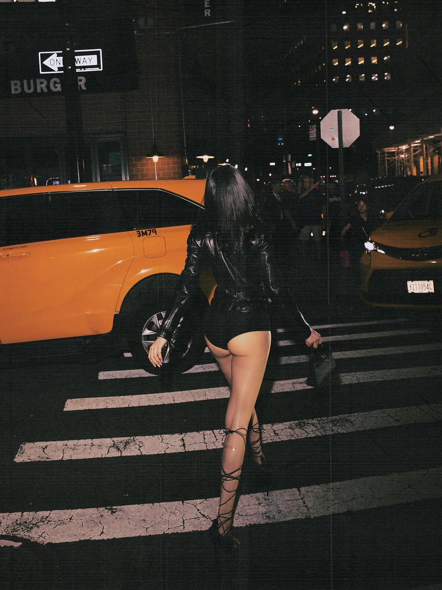 latenightxoshow's tweet photo. Kenia Os w/ city lights https://t.co/auUZRnkKet