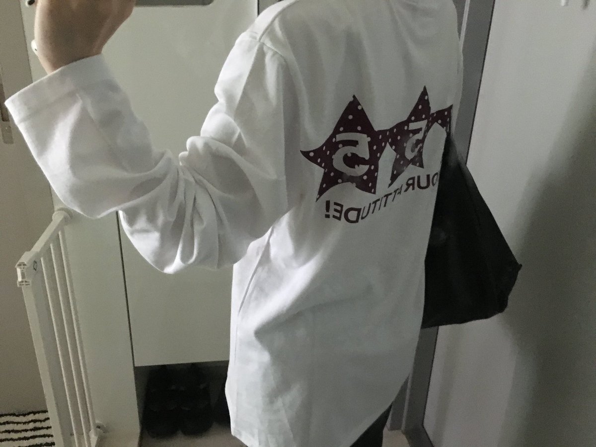 mymoouo's tweet photo. #RT이벤트 #RT+마음이벤트

비디오자키 26FW 신상 발매 기념! 추첨을 통해 5분께 비디오자키 >비비 후디<를 보내드립니다🌀(색상 랜덤 발송)

이 긴팔티 뒷면에 땡땡이 별 포인트가 넘 기엽지 않나요 ..★ 비디오자키 이번 신상 ㅈㅉ 잘 뽑으셨다 💕 https://t.co/bqvYpHuBtS