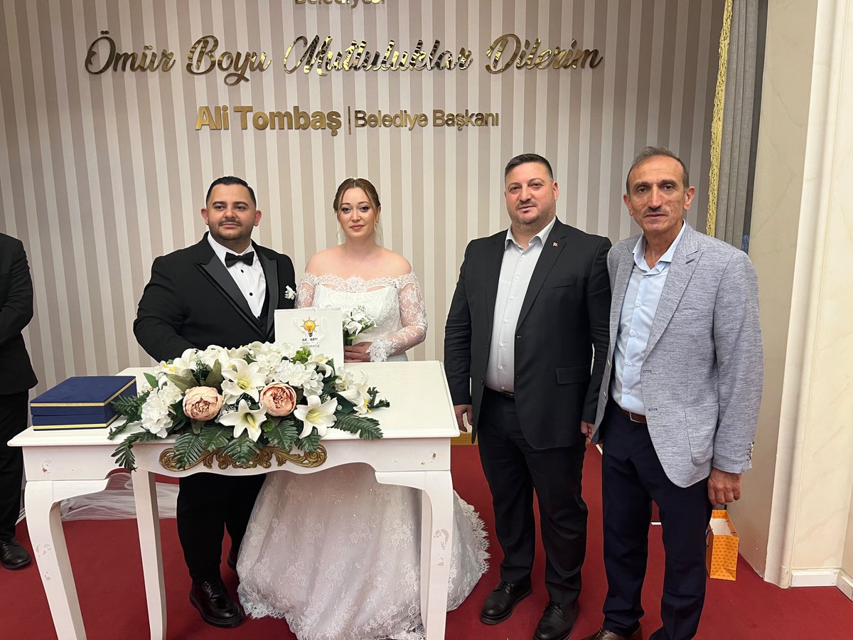 FeyzullahTORLAK's tweet photo. Komşularımızdan Ahmet Güneş'in kızı Cansu ve Yasin çiftimizin nikah merasimine şahitlik ettik.

Yeni evlenen çiftimize iki cihan saadeti dilerim. 

@abdullahozdemir
@rabiyakazak
@DegemDeniz
@ak_sancaktepe https://t.co/TepicftZTA