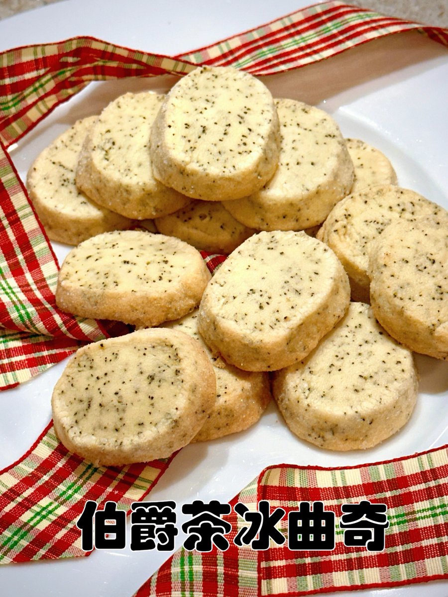MarianaPan8y's tweet photo. Got fresh cookies from Mrs. Li next door! Shared a plate with other neighbors—nothing beats the warm vibe of small community chats over sweet treats. https://t.co/Y5tHhb305B