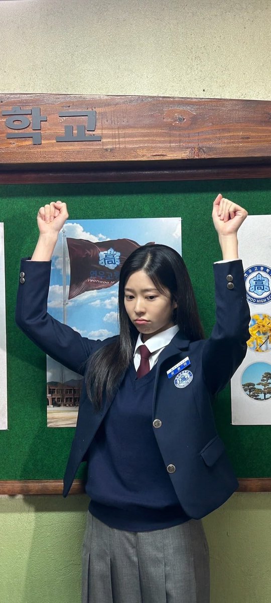 minujkim's tweet photo. @mfselfoll angkat tangan di depan kelas https://t.co/WsW7YPV6iV