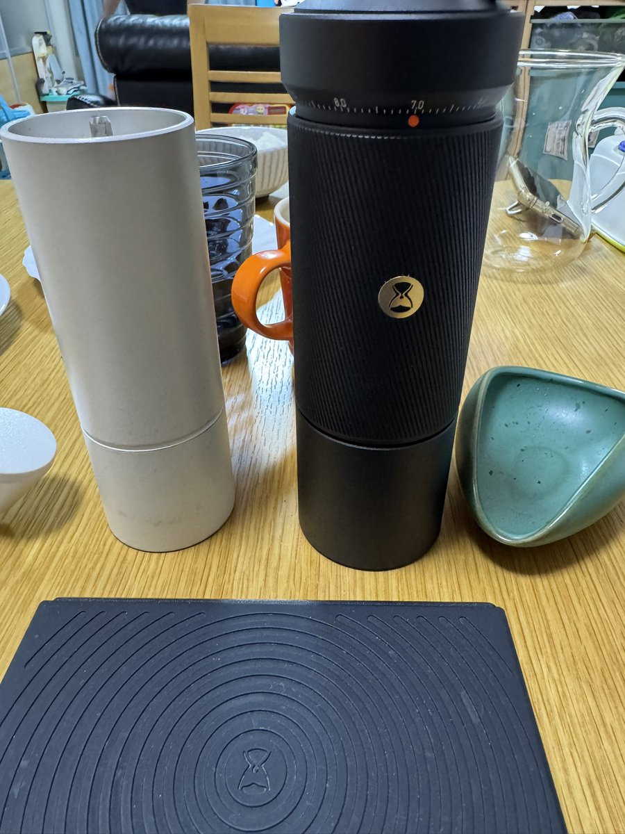 _moto's tweet photo. Timemore S5買った。10%引きクーポン利用で2.3万。コマンダンテに比べりゃ安い。ほとんどのミルがそうか
重いけど家でしか使わないから問題ないかな
同じ浅煎り豆をC3と挽き比べてみたけど、均一性と微粉少なさは明確だった https://t.co/Pw8EGdFNfl