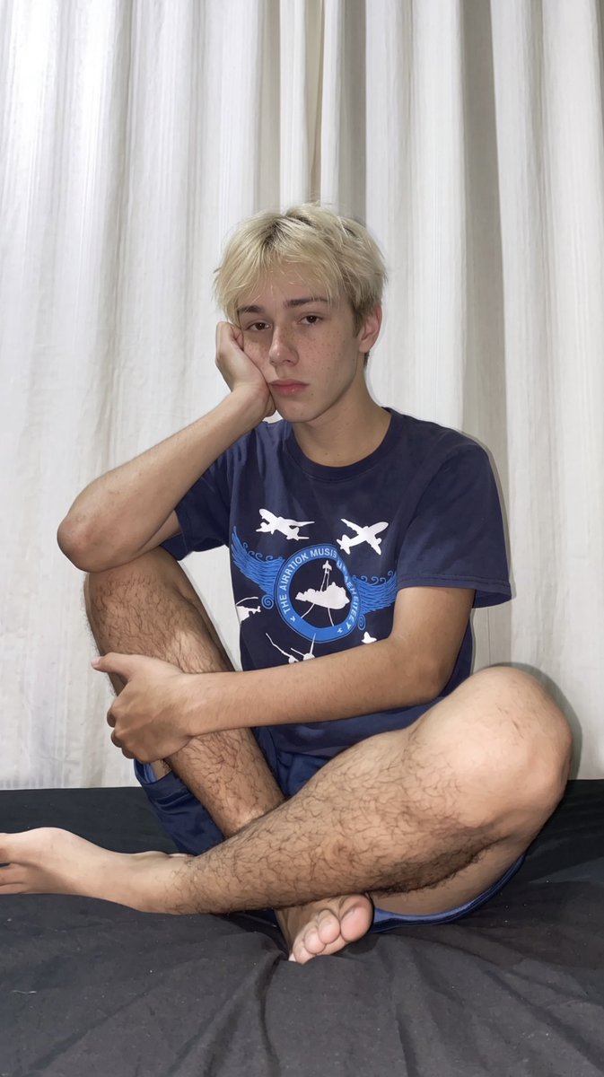 Leo20768Mac's tweet photo. I’m bored 😑 what should we do?🏳️‍🌈💯 https://t.co/SvuSuJwO3o