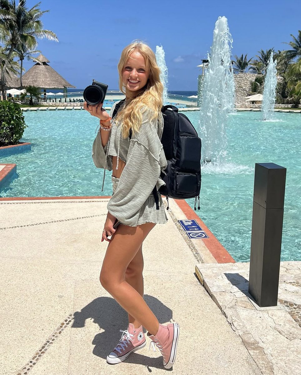 nataliegracce's tweet photo. What’s your favorite place to travel to 💦🌴
#trendingnow #goviral #twitter https://t.co/1KjT8Z8Wgk